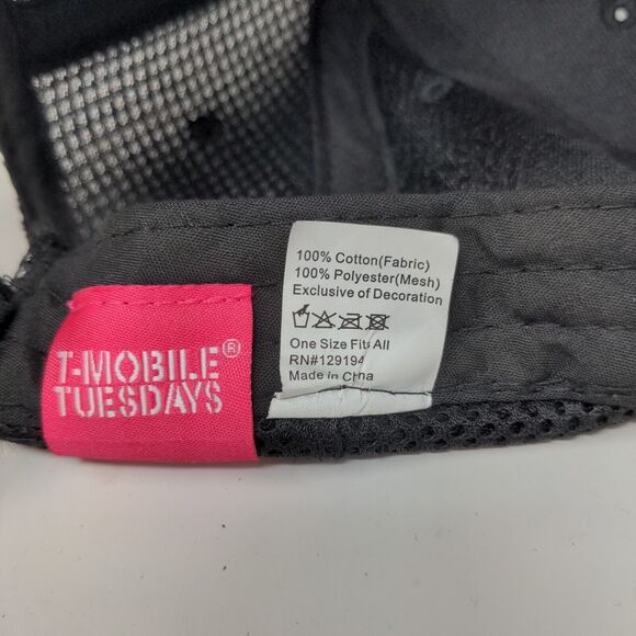 T Mobile Men's Strapback Hat Black Pink Size OSFA Embroidered Logo Cotton - Picture 7 of 7